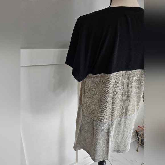 Two Two Win Colorblock Knot-Front Short Sleeve Top - Black & Gray Sz M - Picture 8 of 9